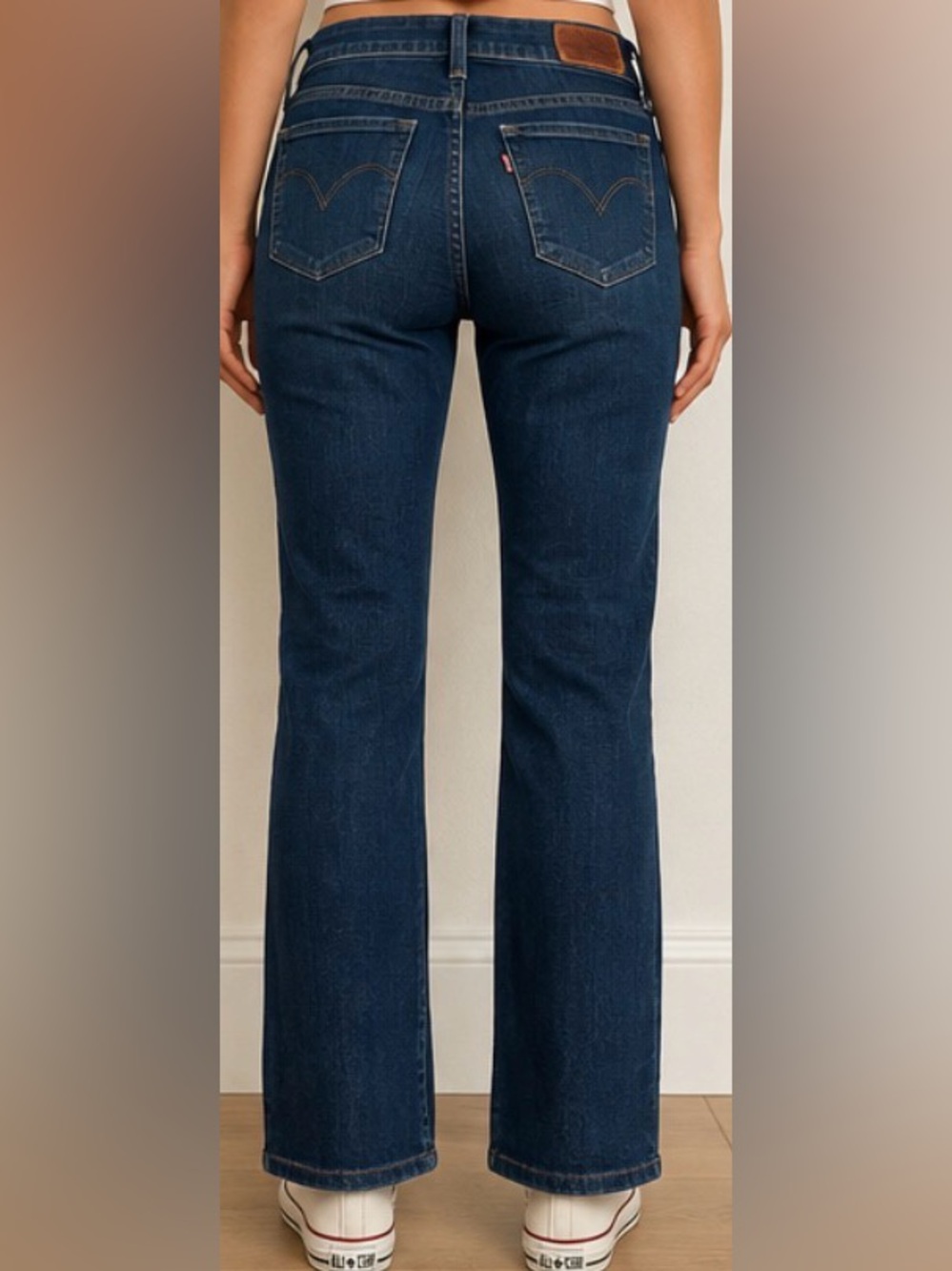 Levi’s Women’s Slight Curve Modern Rise Straight Jeans – Size 28